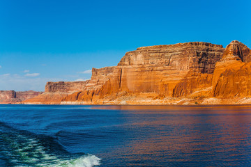 Fototapeta na wymiar Grandiose cliffs - red sandstone
