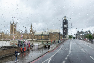 Obraz na płótnie Canvas London through a wet glass