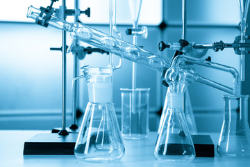 Glass instruments in the laboratory of chemical synthesis