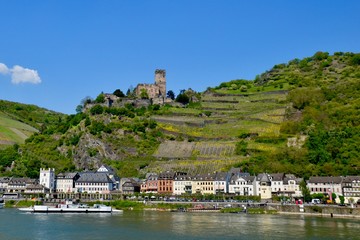 Fototapeta na wymiar Gutenfels Castle on the Rhine Rive