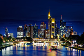 Fototapeta na wymiar Frankfurt skyline by night