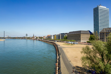 Fototapeta na wymiar Dürre in Düsseldorf