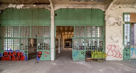 Foto op Plexiglas Oude verlaten fabriek met graffiti © Jaume