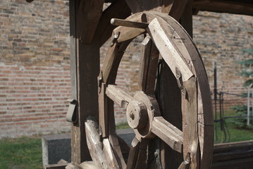 old well wheel close up
