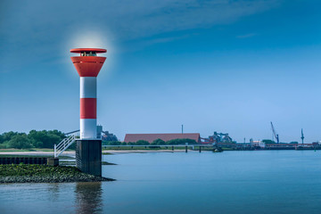 Leuchtturm im Hafen Stadersand an der Elbe