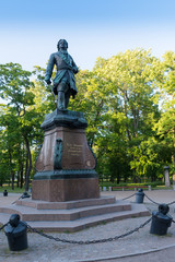 Obraz premium Monument to Peter I in Petrovsky Park in Kronstadt