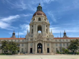 Fototapeta na wymiar The Pasadena City Hall main tower and arcade. The City Hall was completed in 1927 and serves as the central location for city government. Pasadena, California, USA