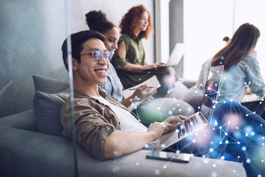 Businessman in office connected on internet network. concept of startup company