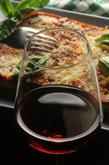 Vino con lasagne ft7110_0561