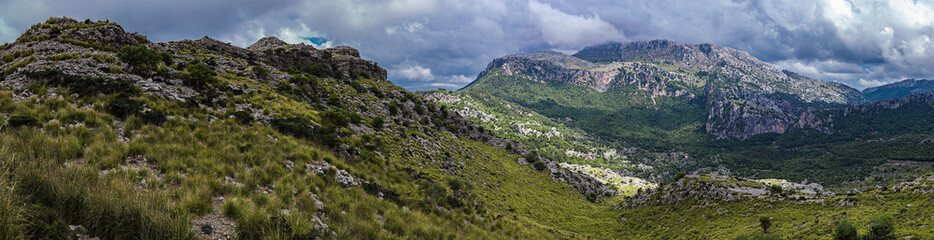 Fototapeta na wymiar Sierra de Tramuntana mountains on Mallorca