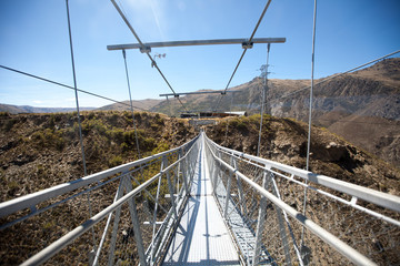 Fototapeta na wymiar Hängebrücke unterwegs zum Höchsten Berg von Neuseeland.