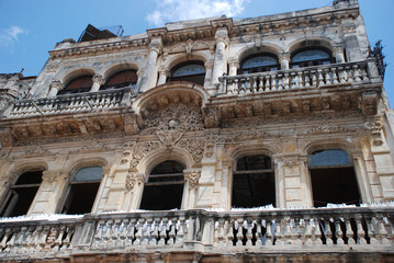 Obraz premium Stone building face in Cuba