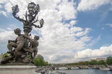 Obraz premium Statues on bridge at Seine, Paris