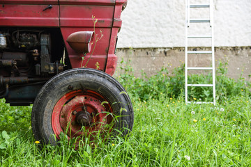 Tractor wheel from the side