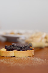Tostadas y mermelada nutritiva