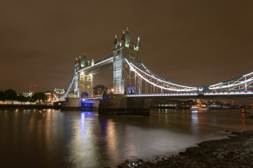 Fototapeta na wymiar London Tower Bridge at night