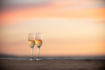 夕暮れのワイングラス