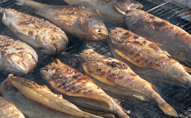 명절 철판 숯불 훈제 물고기 구이