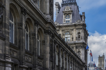 Fototapeta na wymiar Traditional building in the center of Paris