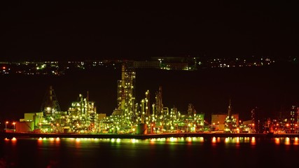 Fototapeta na wymiar 室蘭港越しに見た石油コンビナート工場の夜景＠北海道
