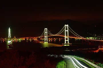 Fototapeta na wymiar 室蘭港越しに見たライトアップされた白鳥大橋の情景＠北海道