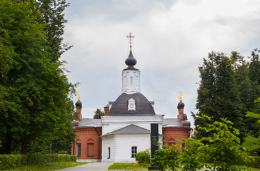 Fototapeta na wymiar Small church in the square in Kolomna