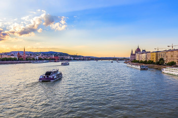 Fototapeta premium Cruise ships on the Danube River in the evening in Budapest