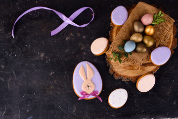 Obraz na płótnie Canvas Fragrant gingerbread for Easter with decor on the table