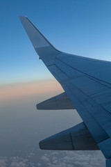 Airplane wing