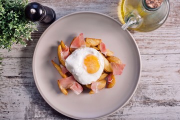 Huevos Rotos con Jamon