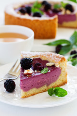 Blueberry cheesecake without baking, with blueberries and blackberries.