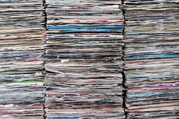 Schallplatte und Single aus Vinyl in Papierhüllen mit Hits der Fünfzigerjahre und Sechzigerjahre...