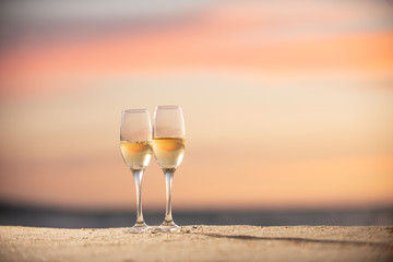 夕焼けとワイングラス