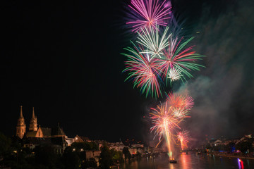 Feuerwerk auf dem Rhein in Basel zum Schweizer Nationalfeiertag am 1. August