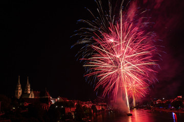 Feuerwerk auf dem Rhein in Basel zum Schweizer Nationalfeiertag am 1. August