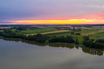 Fototapeta na wymiar Warmia, mazury, zdjęcia jeziora o zachodzie słońca z drona 