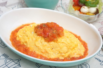 フレッシュトマトソースのオムライス