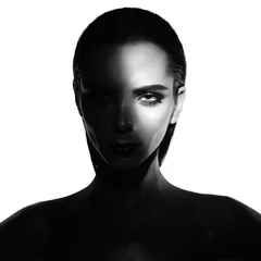 Surrealistische junge Dame mit Schatten auf ihrem Körper © Egor Mayer
