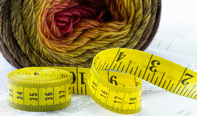 Yarn colored and yellow centimeter tape