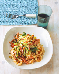 Spaghetti with savoy cabbage and bacon