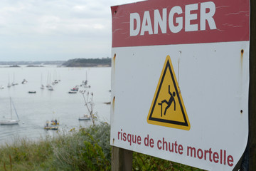Panneau danger risque de chute mortelle