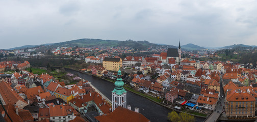 Obraz premium Top panorama scenic view of Cesky Krumlov, Czeach republic in the cloudy summer day