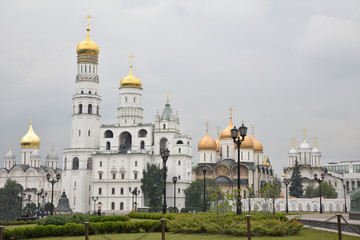 Fototapeta na wymiar Eglises à bulbes dorés à Moscou, Russie