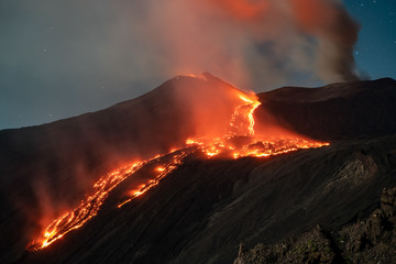 A very close Etna eruption, Sicilian volcano © Fernando