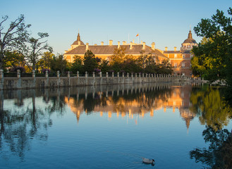 Fototapeta na wymiar Views from the Tajo river of the Royal Palace of Aranjuez