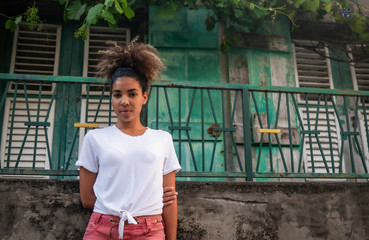 Jeune fille &agrave; la fleur 