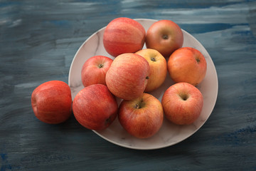 Fototapeta na wymiar Red ripe apples on a plate