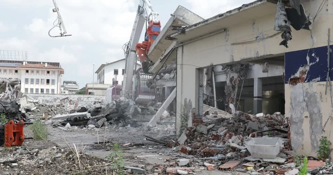 Costruzione industriale in demolizione