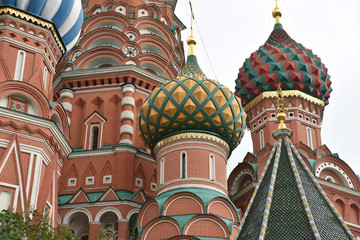 Fototapeta na wymiar Clochers à bulbe à Moscou, Russie