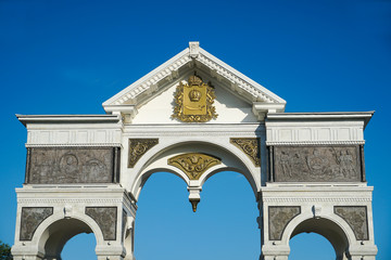 Fototapeta na wymiar Marble Arch at the entrance to the alley of heroes of the Astrakhan land. Russia